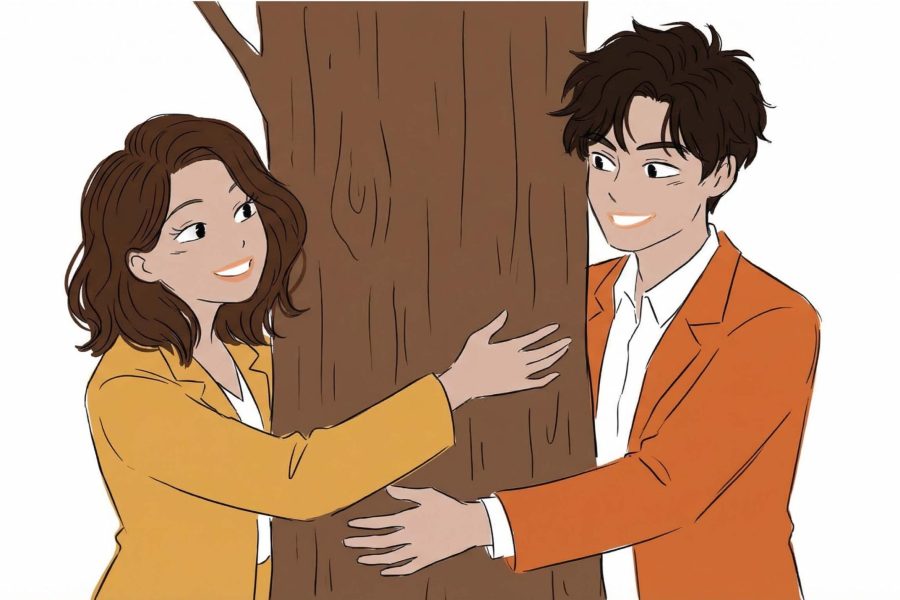 Couple faisant un câlin à un arbre - faire-part de mariage écologique